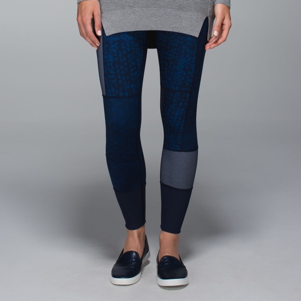 Lululemon Wunder Under in Kanoko Twist Inkwell Rugged Blue/Inkwell/Sashico Star